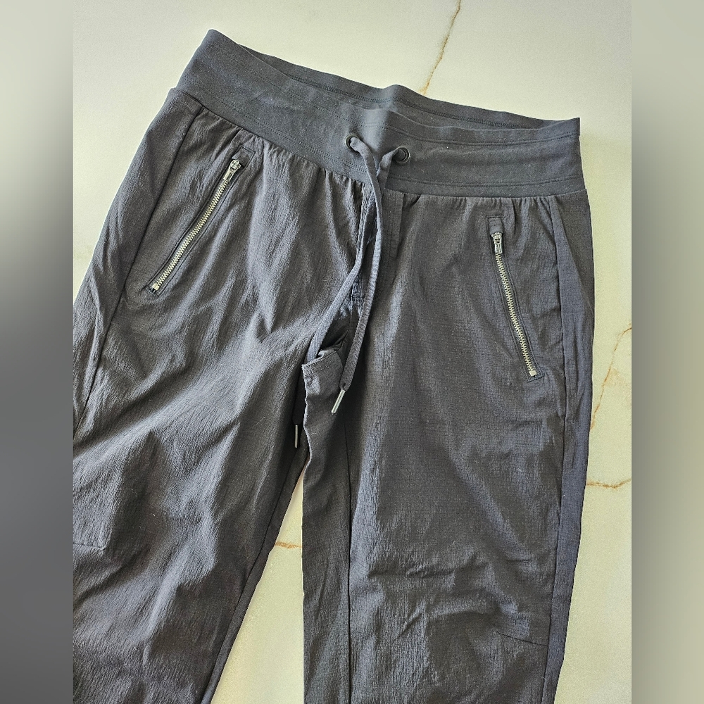 ATHLETA Pants Womens Sz 6 Black Trekkie North Jogger Athleisure - Picture 3 of 16
